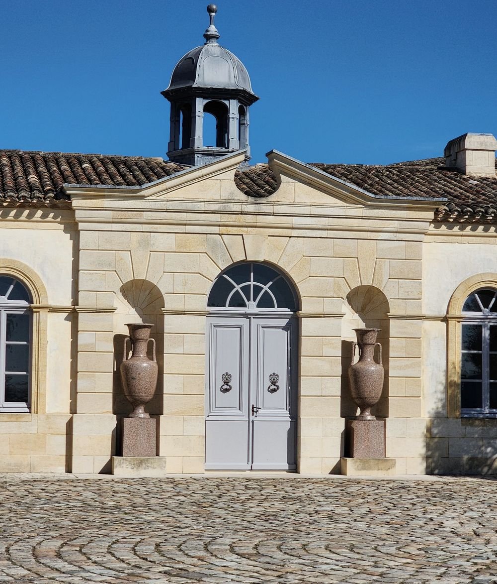 Château courtyard with cupola, Bordeaux